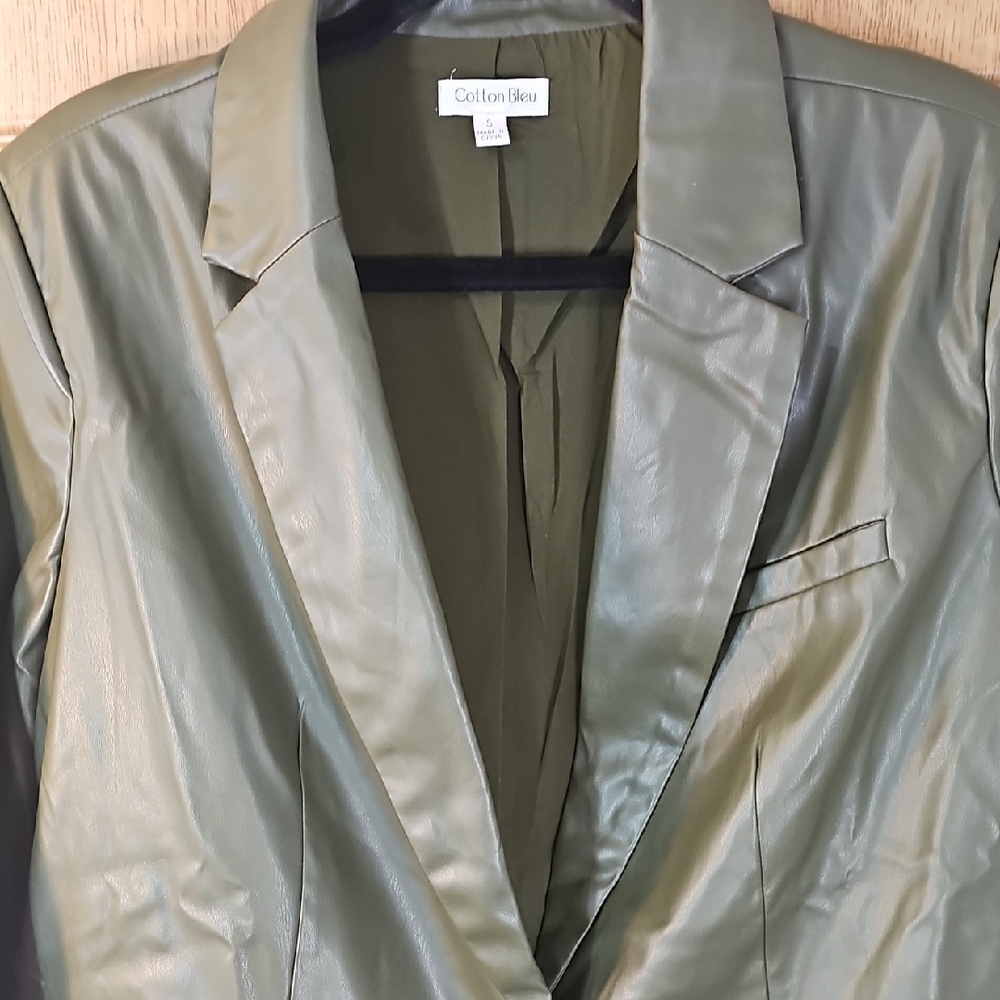 Elegant Olive Women's Blazer - Picture 8 of 11